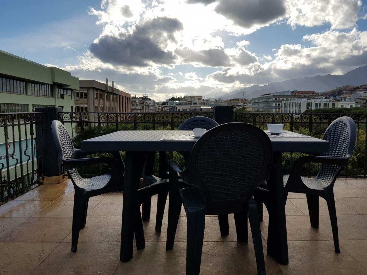 Le Stanze Di Piazza Cairoli Hotel Messina Bagian luar foto